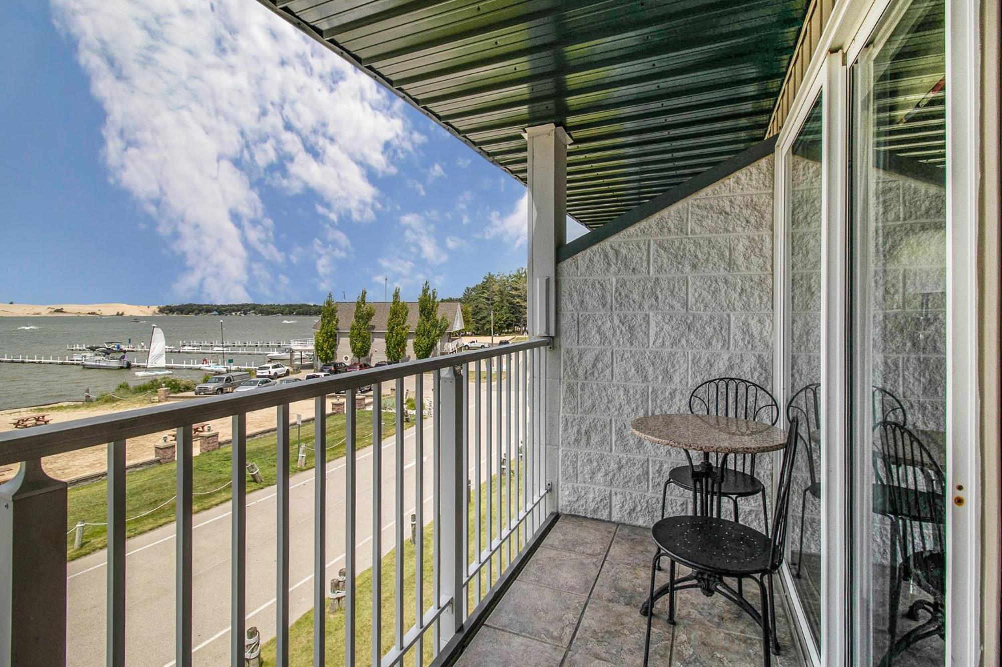 Hotel Dunes Waterfront 3*