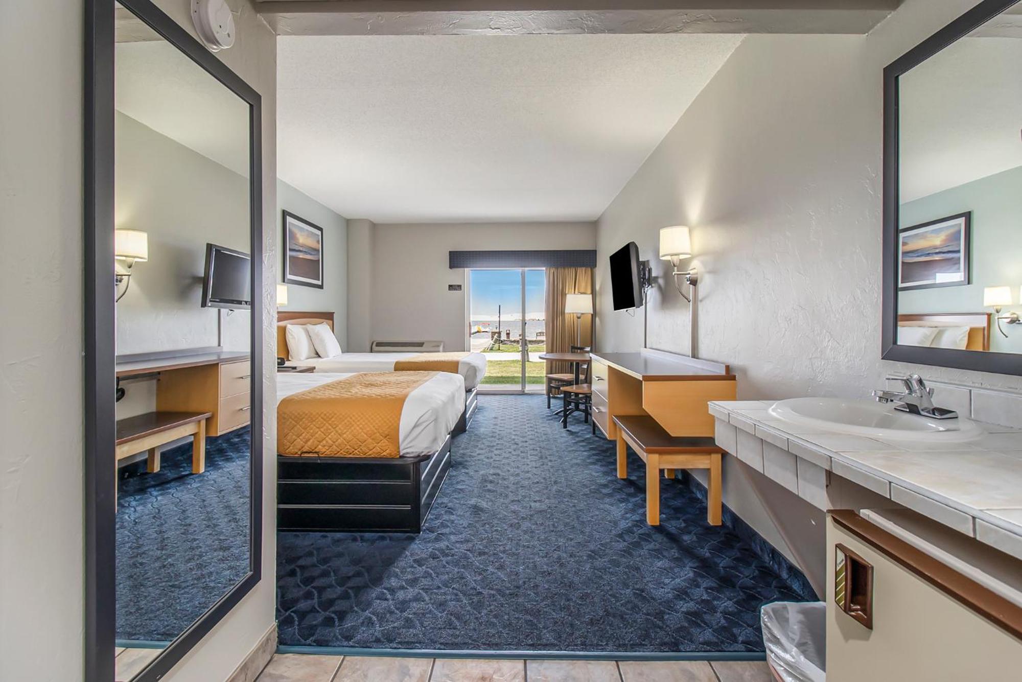 Hotel Dunes Waterfront 3*